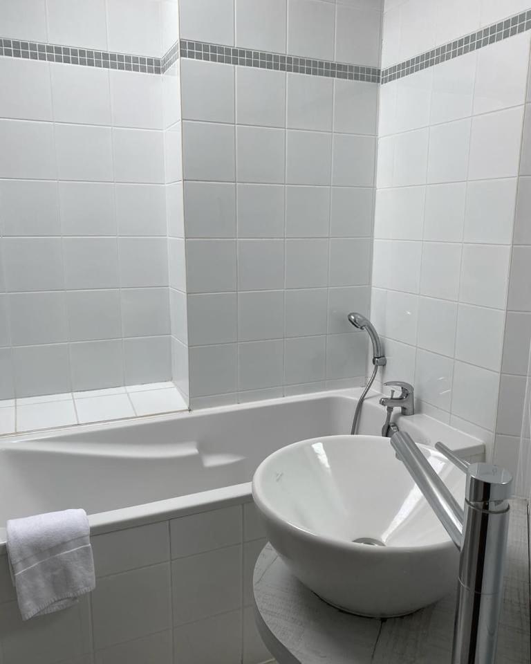 Appartement Les 4 Flocons, Avec Piscine Exterieure Chauffee A 100m Du Et Du Centre , Wifi, Parking, Sauna